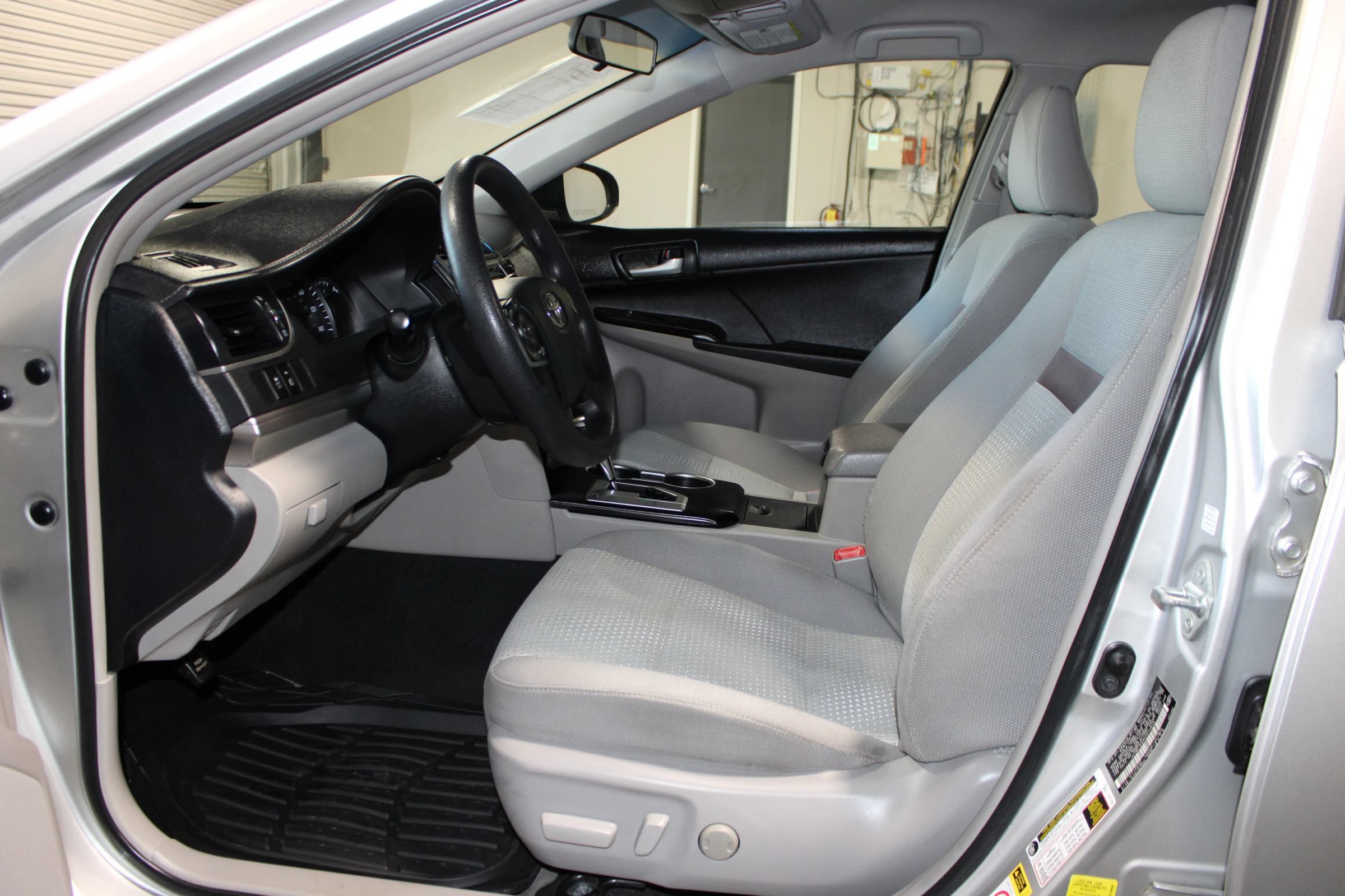 Used 2012 Toyota Camry LE FWD image 8