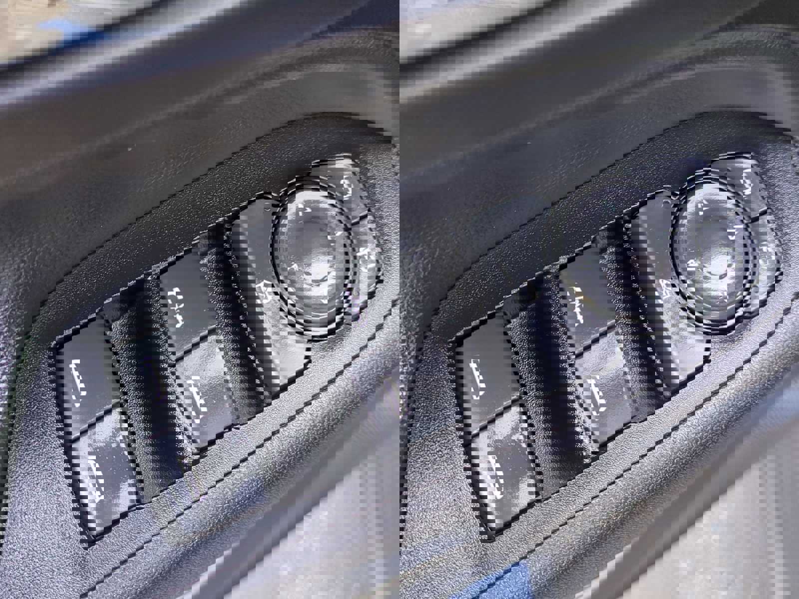 Used 2019 Chevrolet Equinox LT FWD image 11