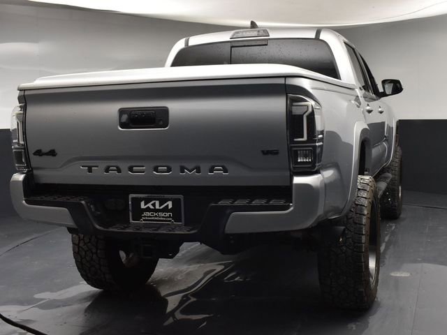 Used 2022 Toyota Tacoma SR5 w/ Technology Package image 7