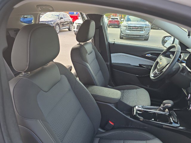 Used 2024 Chevrolet Trax LT w/ Driver Confidence Package image 40