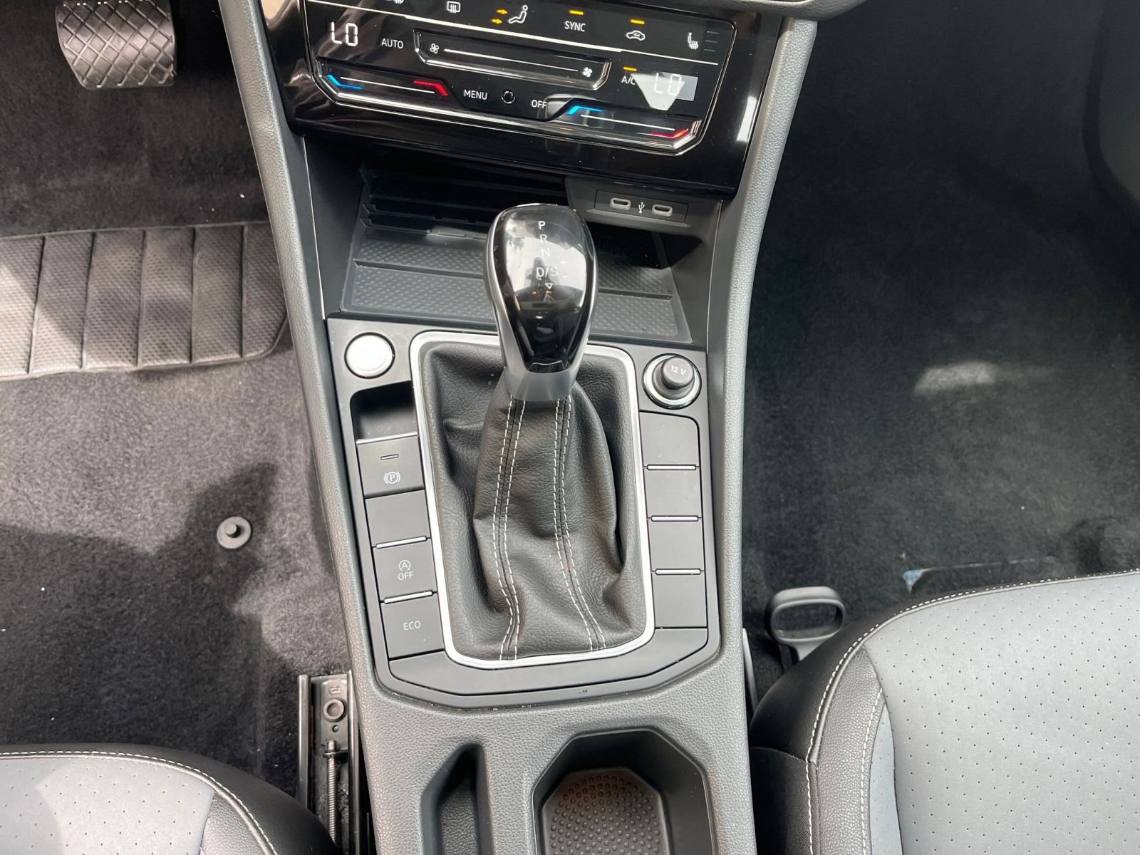 Used 2025 Volkswagen Jetta SE image 41