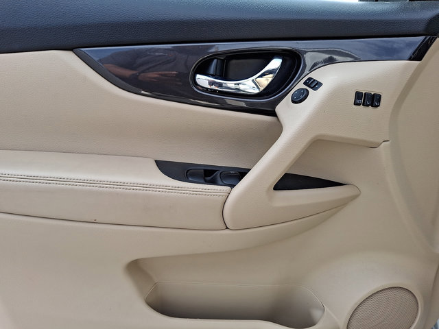 Used 2020 Nissan Rogue SV w/ Premium Package image 11