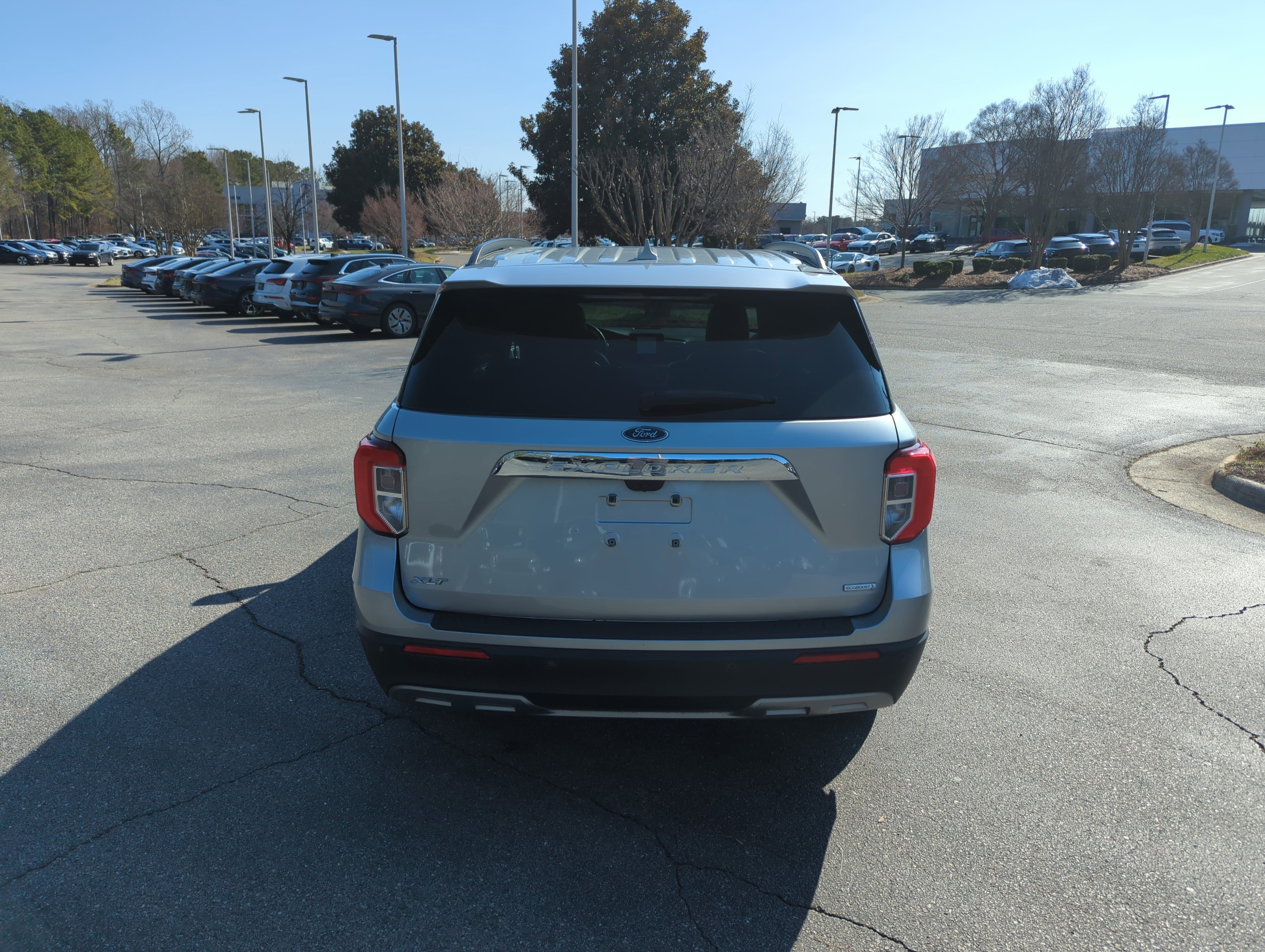 Used 2020 Ford Explorer XLT w/ Equipment Group 202A image 6