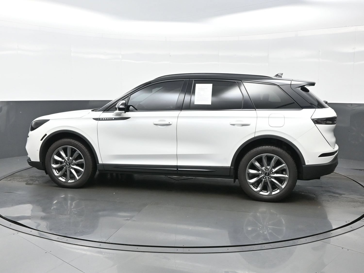 Used 2022 Lincoln Corsair AWD w/ Premium Package image 3