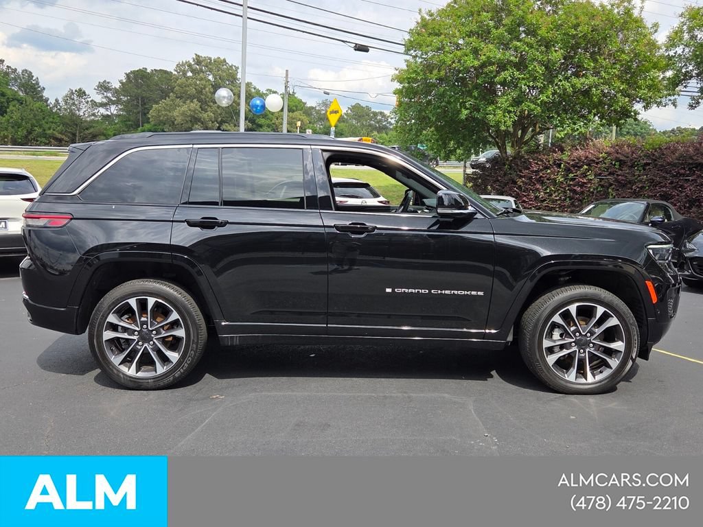 Used 2025 Jeep Grand Cherokee Overland w/ Trailer Tow Package AWD/4WD image 16