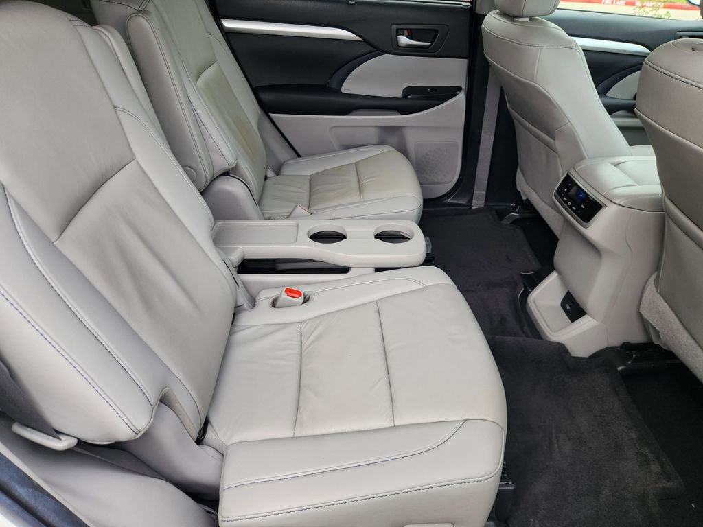 Used 2019 Toyota Highlander XLE image 30