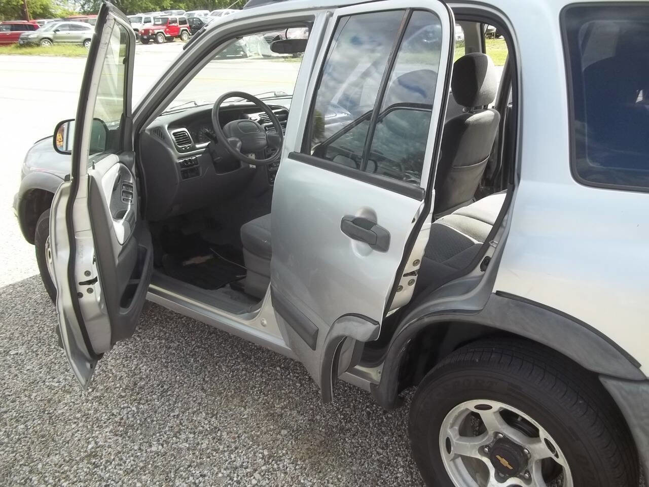 Used 2001 Chevrolet Tracker ZR2 image 9