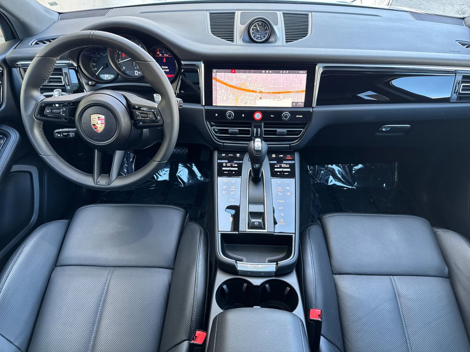 Certified 2025 Porsche Macan AWD/4WD image 6