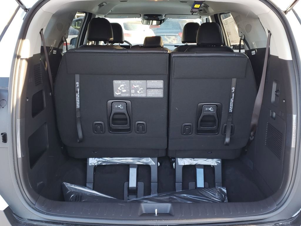New 2026 Kia Carnival LXS FWD image 7