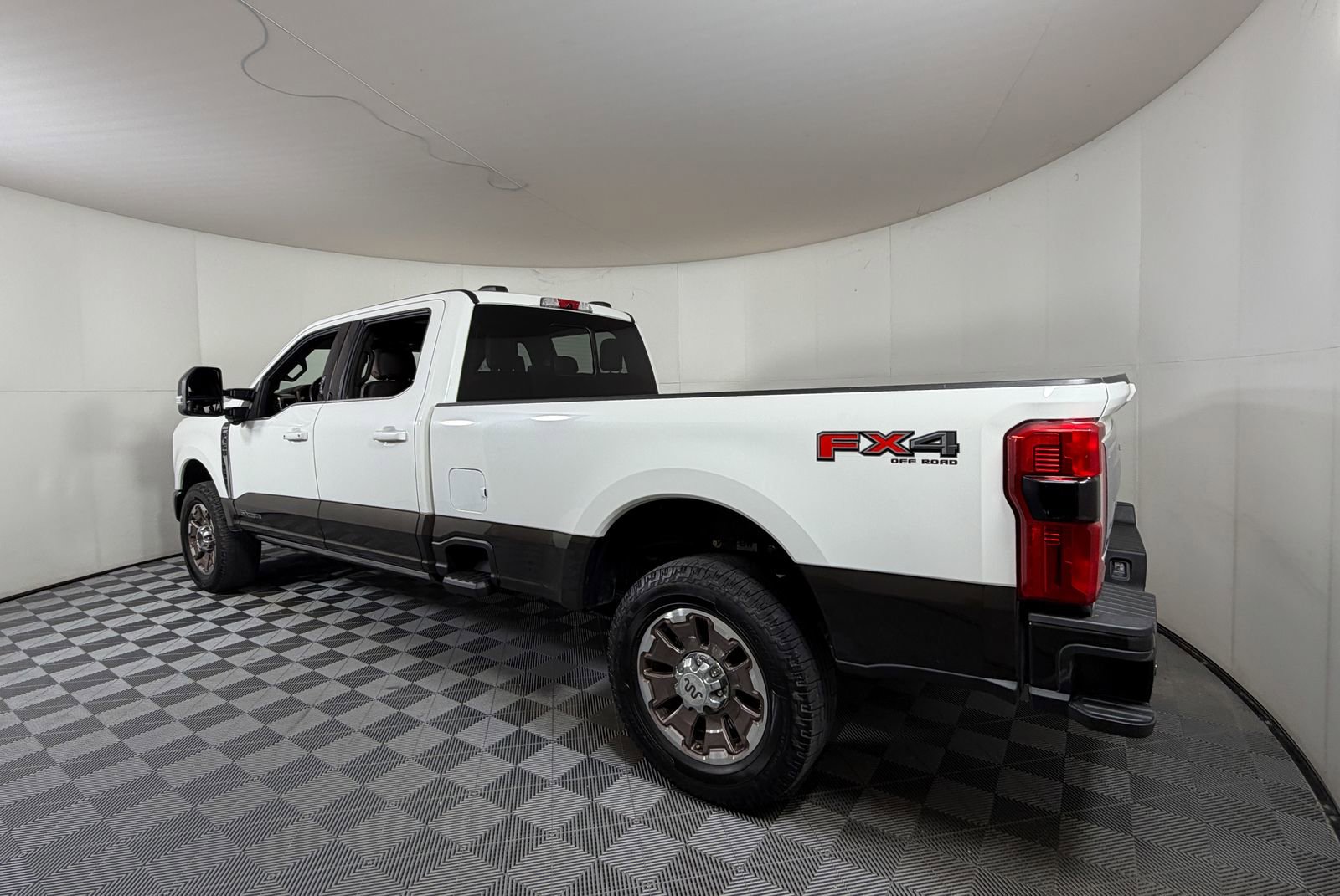 Used 2024 Ford F350 King Ranch w/ FX4 Off-Road Package AWD/4WD image 3