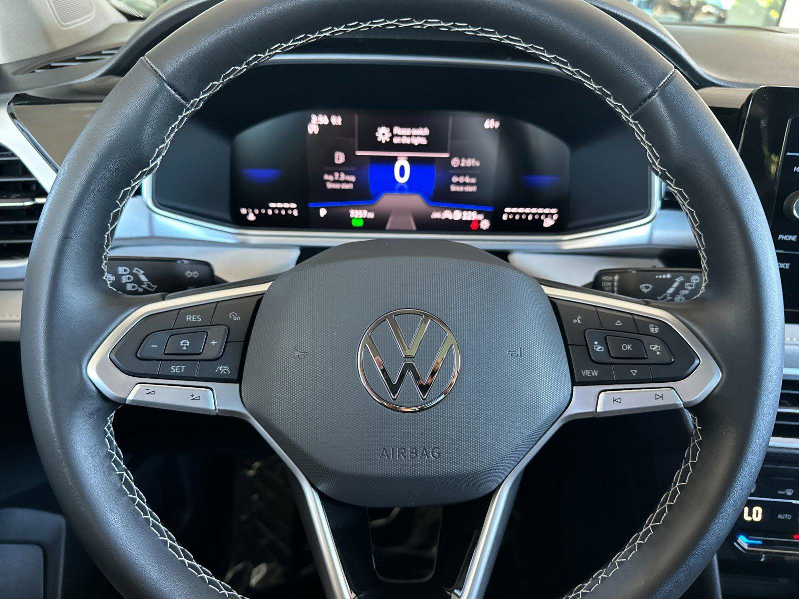 Used 2025 Volkswagen Taos SE w/ Panoramic Sunroof Package AWD/4WD image 22