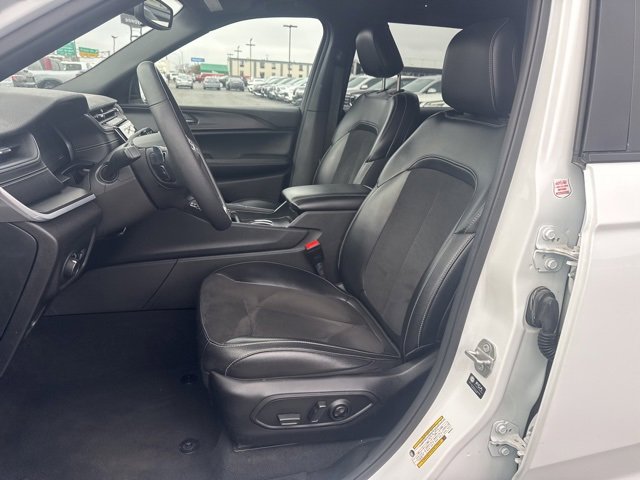 Used 2024 Jeep Grand Cherokee L Laredo image 18