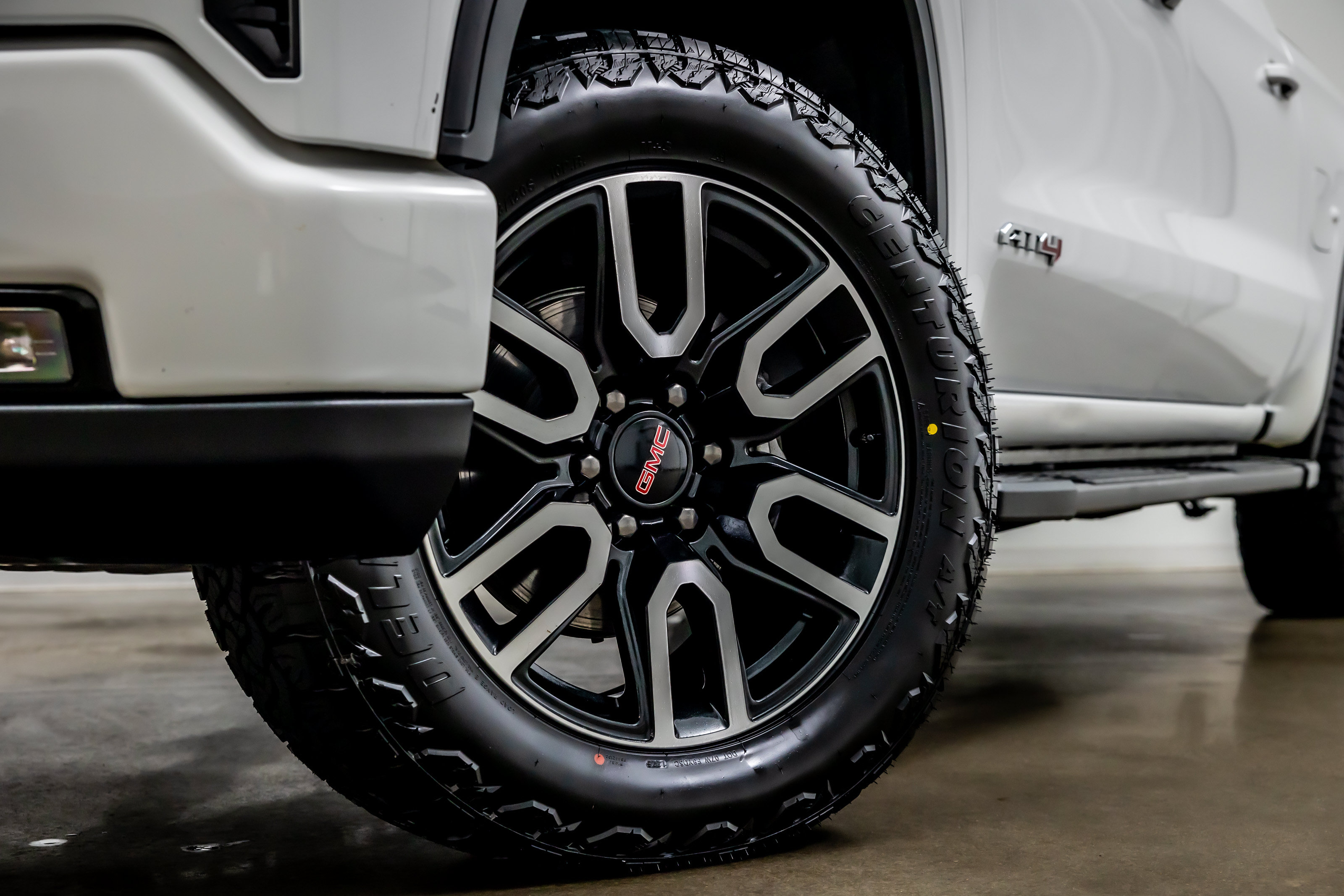 Used 2024 GMC Sierra 1500 AT4 w/ Technology Package AWD/4WD image 25