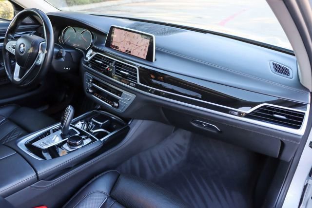 Used 2019 BMW 740i w/ Executive Package image 23