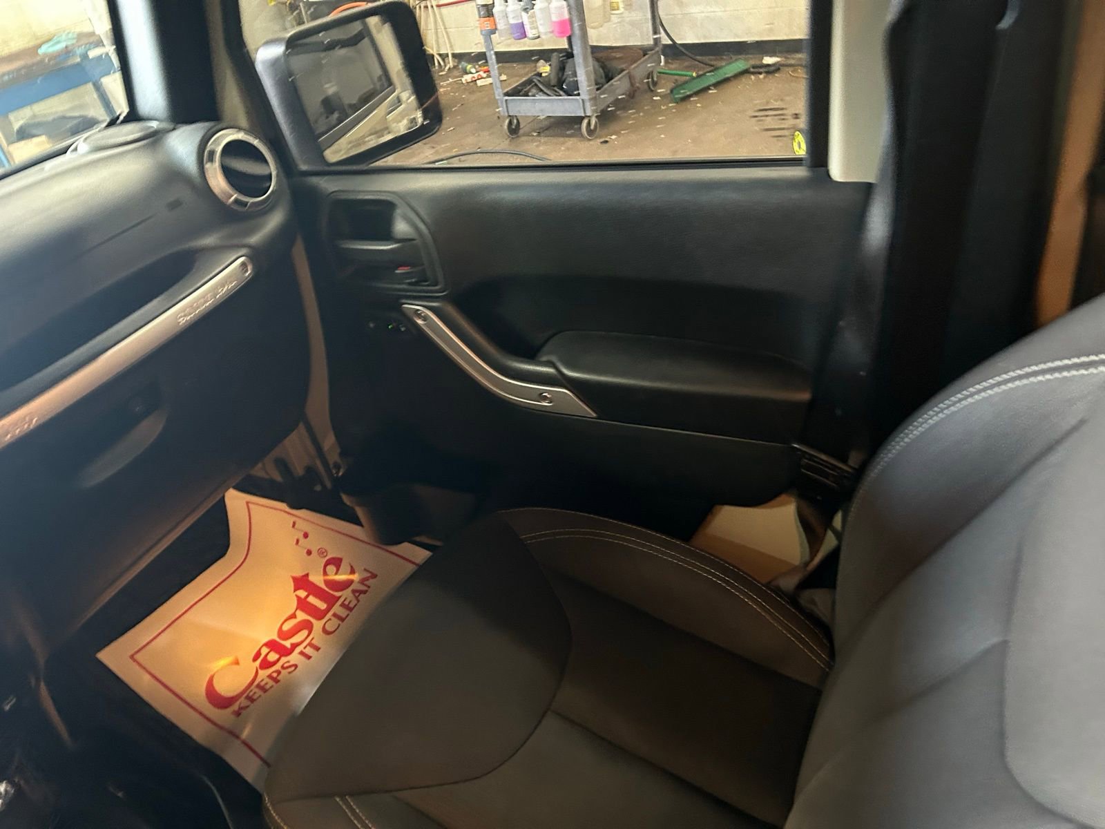 Used 2017 Jeep Wrangler Unlimited Sahara image 25