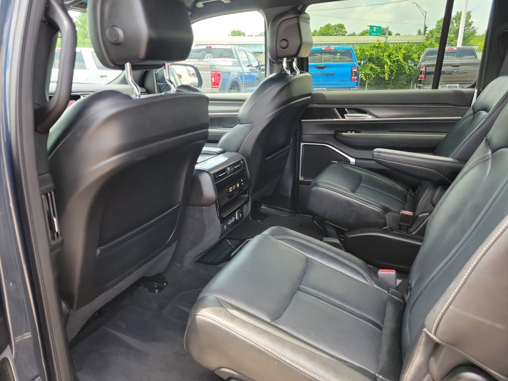 Used 2024 Jeep Wagoneer Series III AWD/4WD image 12