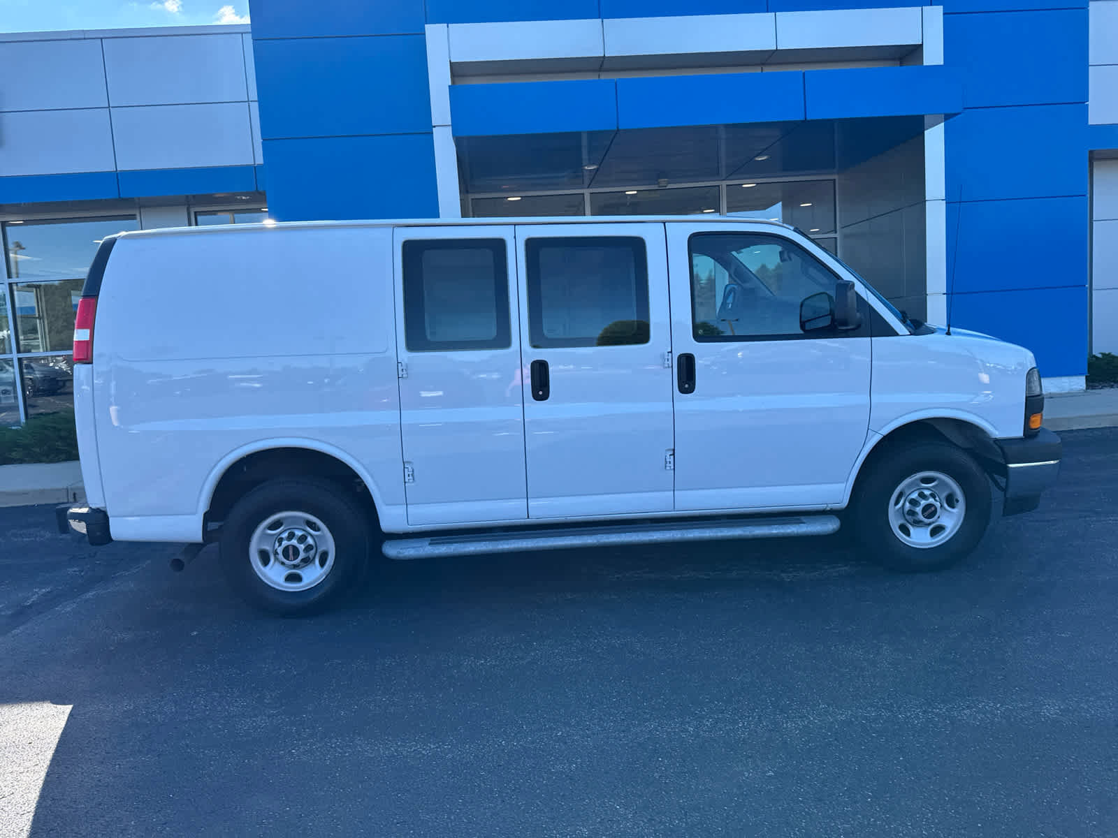 Used 2024 GMC Savana 2500 w/ Driver Convenience Package image 3