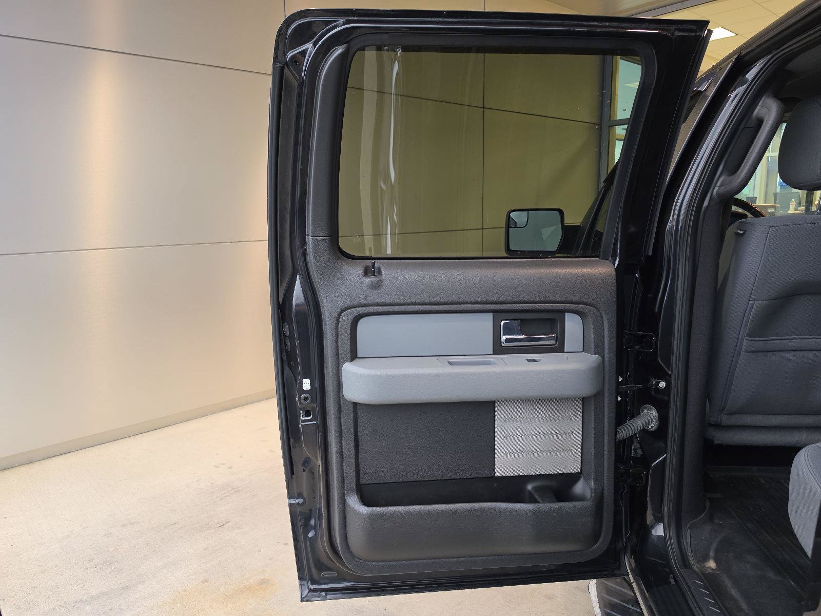 Used 2014 Ford F150 XLT w/ Equipment Group 302A Luxury AWD/4WD image 16
