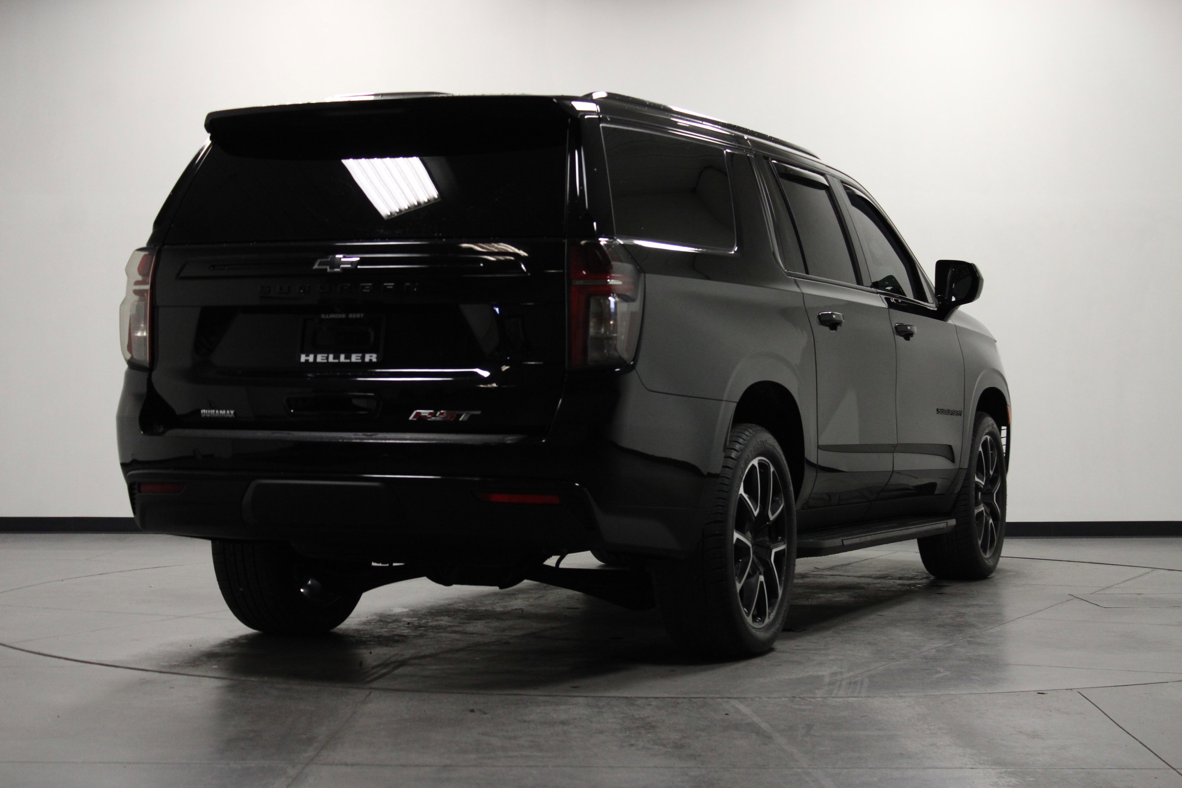 Used 2023 Chevrolet Suburban RST AWD/4WD image 4