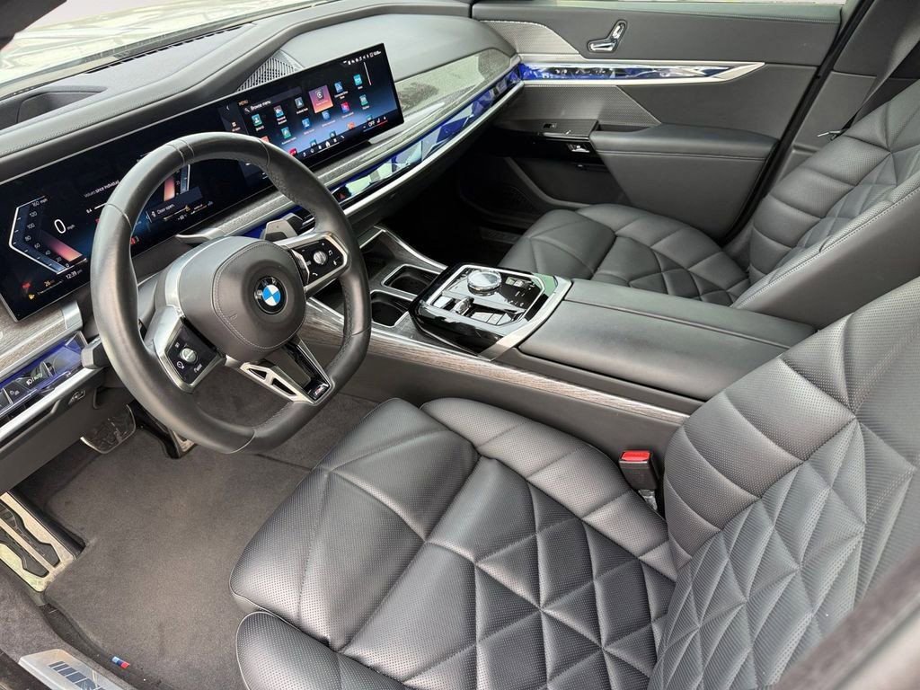 Used 2023 BMW 740i image 18
