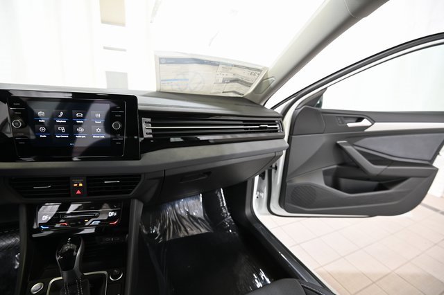 New 2025 Volkswagen Jetta SE image 25
