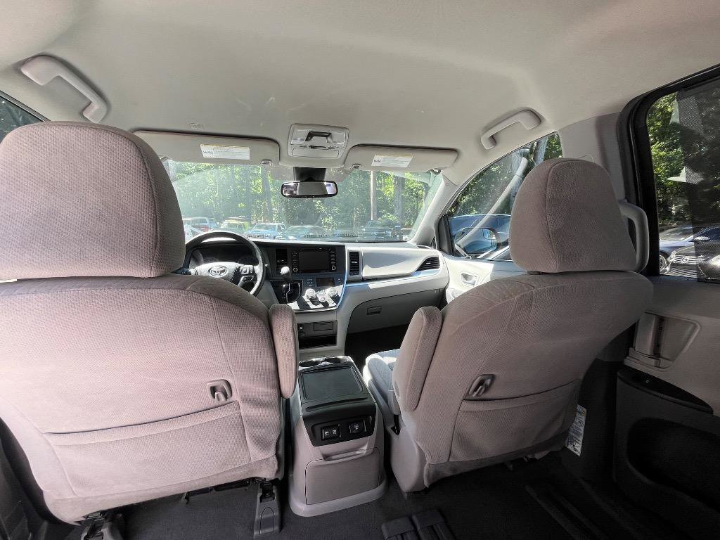 Used 2019 Toyota Sienna LE FWD image 20