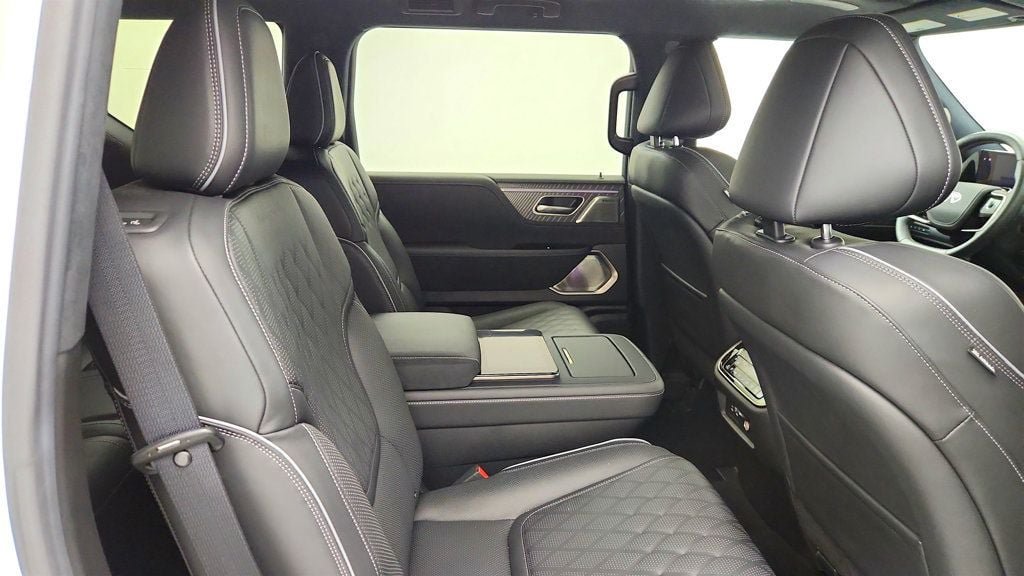 Used 2025 INFINITI QX80 Autograph AWD/4WD image 25