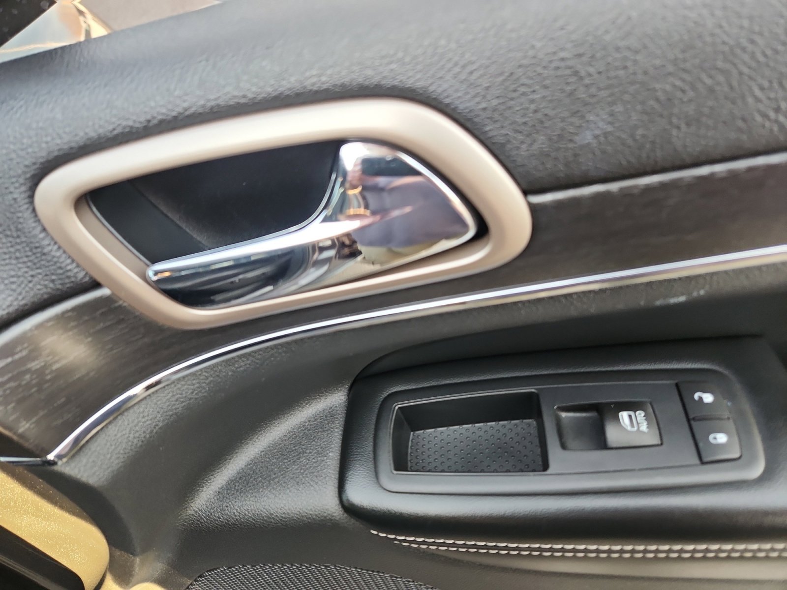 Used 2016 Jeep Grand Cherokee Limited w/ Trailer Tow Group IV image 17