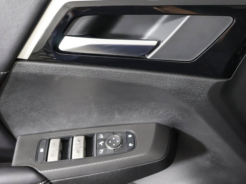 New 2025 Mitsubishi Outlander SE image 39