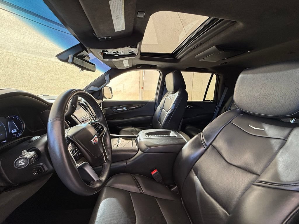 Used 2018 Cadillac Escalade Platinum AWD/4WD image 34