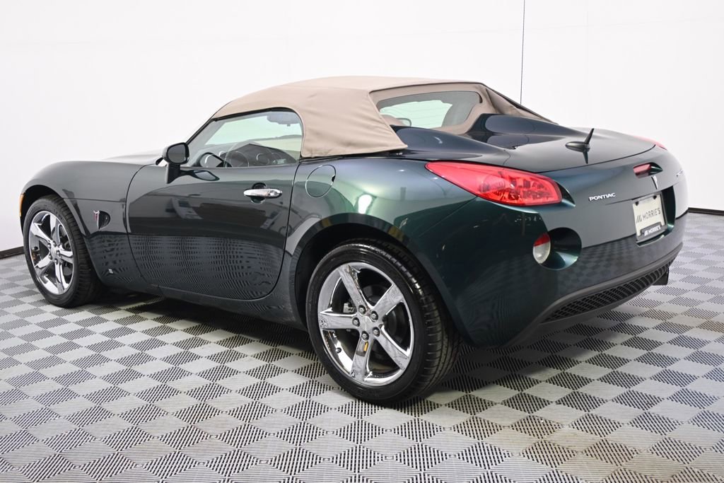 Used 2007 Pontiac Solstice Convertible w/ Premium Package RWD image 3