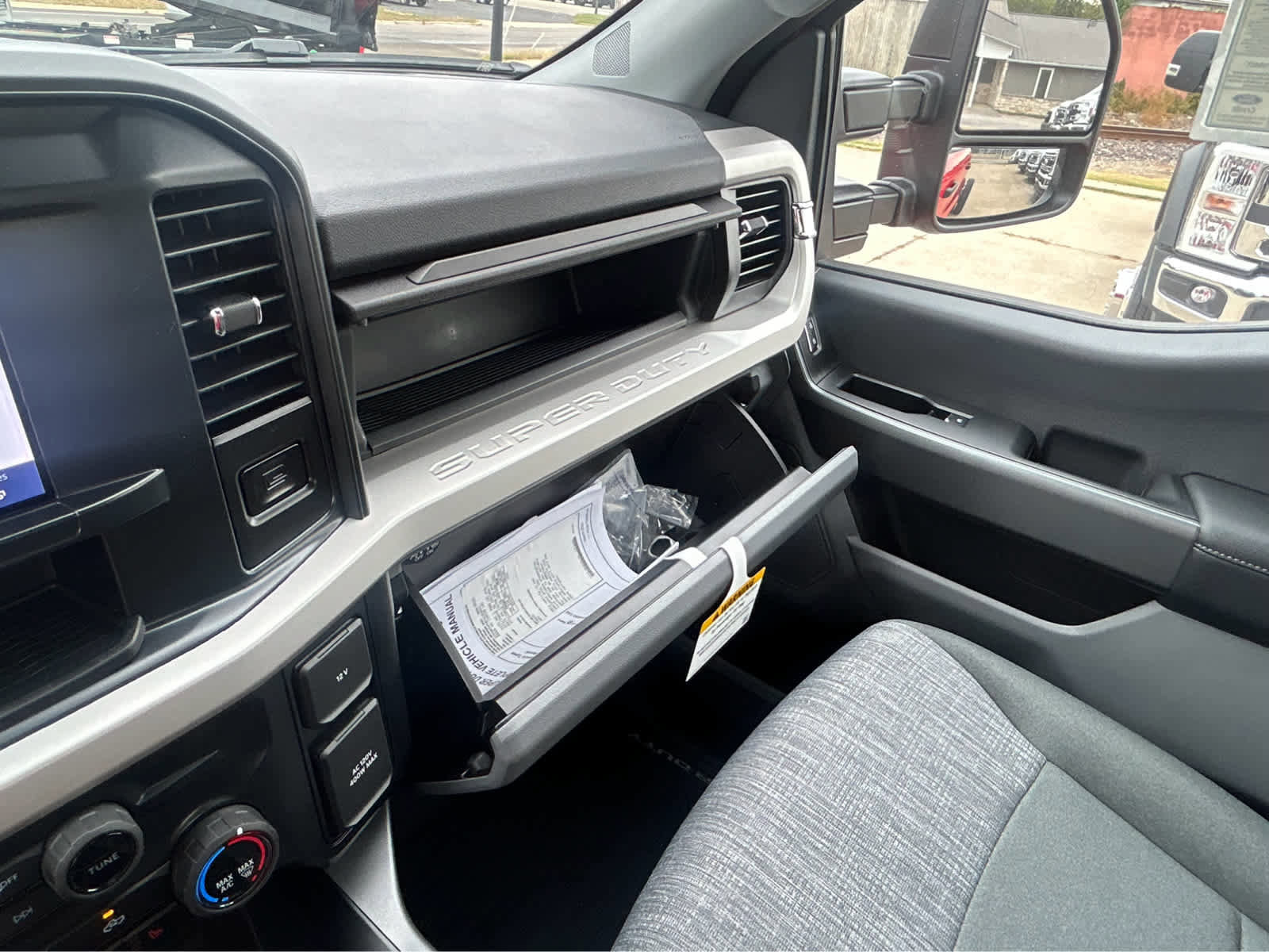 New 2026 Ford F550 4x4 Crew Cab w/ XLT Value Package image 48