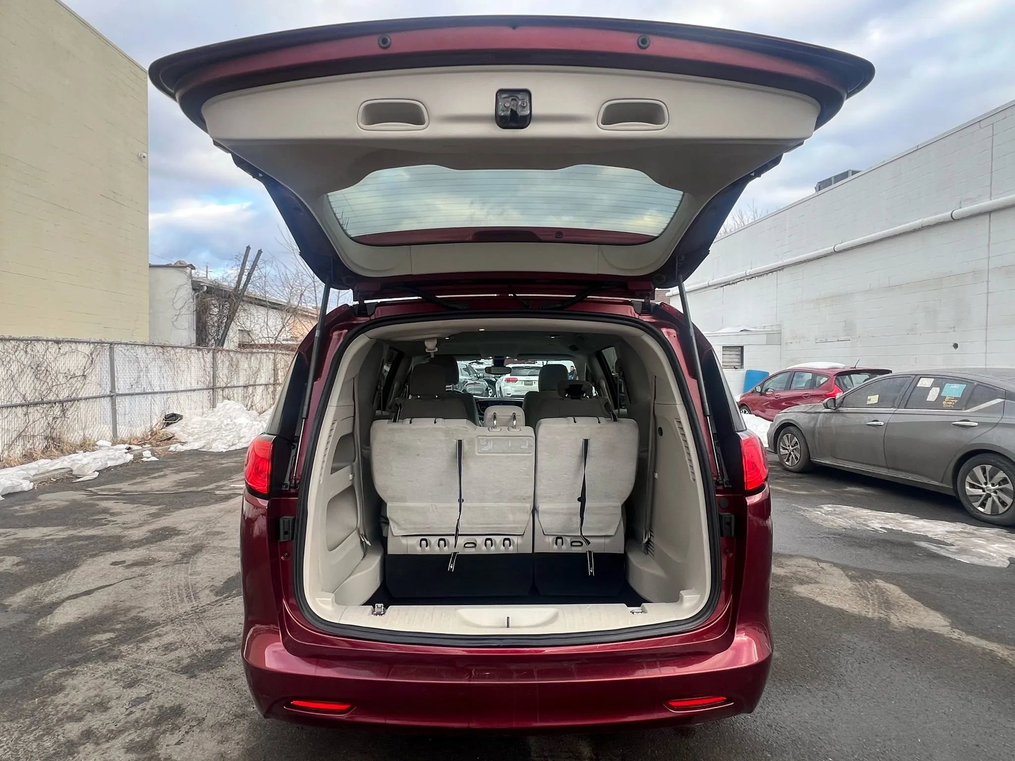 Used 2017 Chrysler Pacifica LX image 9
