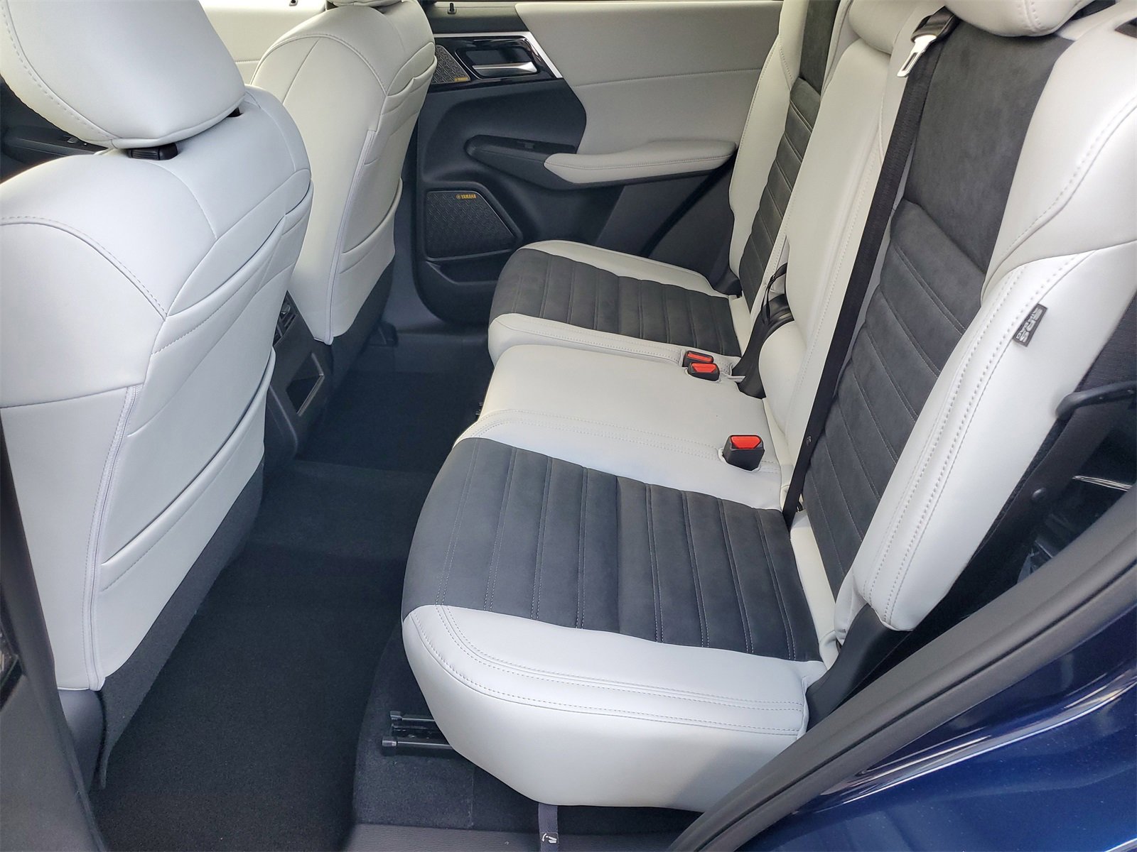New 2025 Mitsubishi Outlander SE image 21