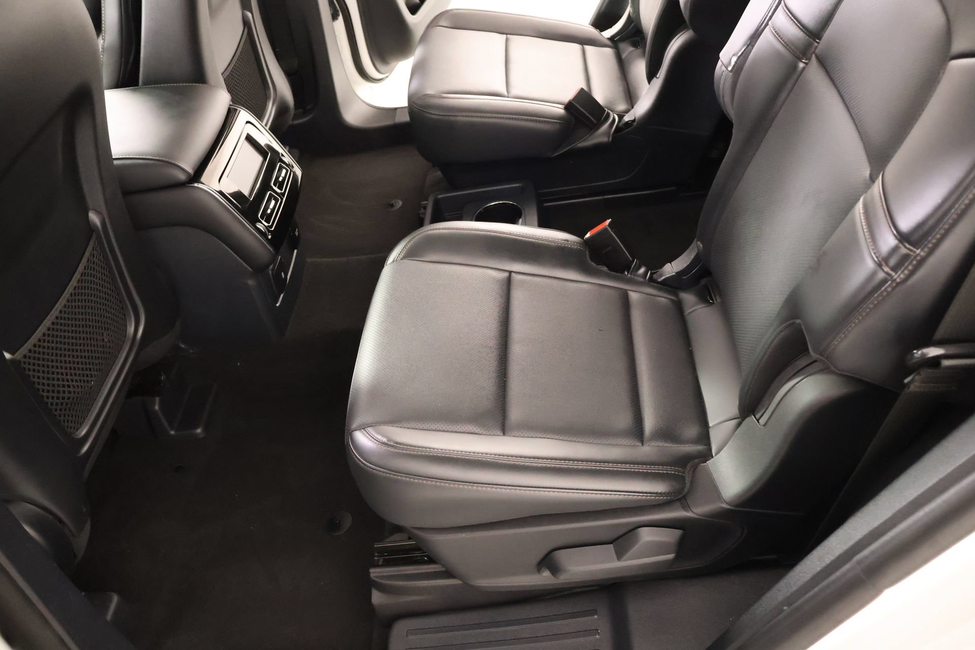Used 2025 Lincoln Aviator AWD w/ Jet Appearance Package image 13