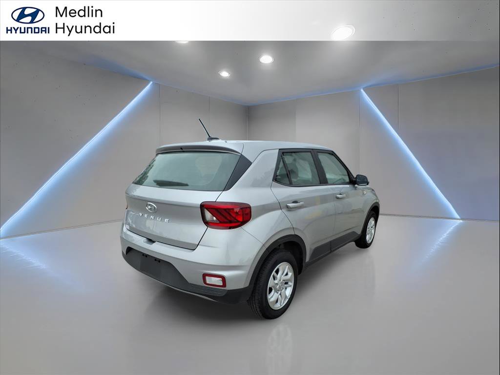 Used 2025 Hyundai Venue SE FWD image 3