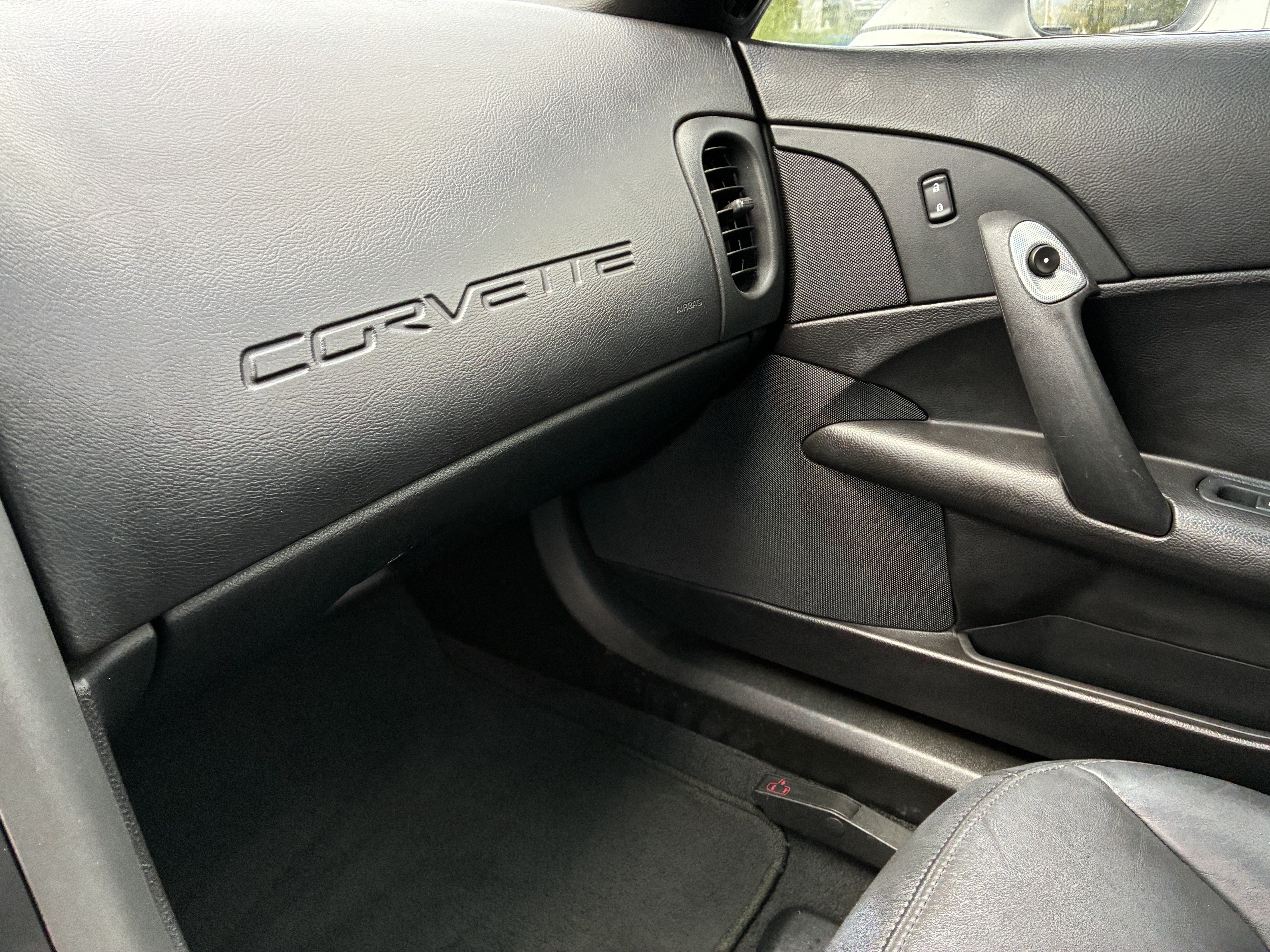 Used 2007 Chevrolet Corvette Convertible RWD image 32
