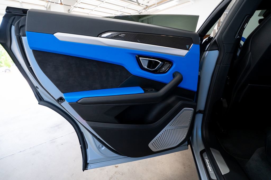 Used 2022 Lamborghini Urus AWD/4WD image 59