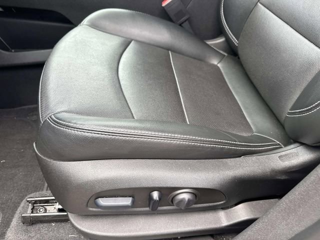 Used 2023 GMC Terrain SLT image 21