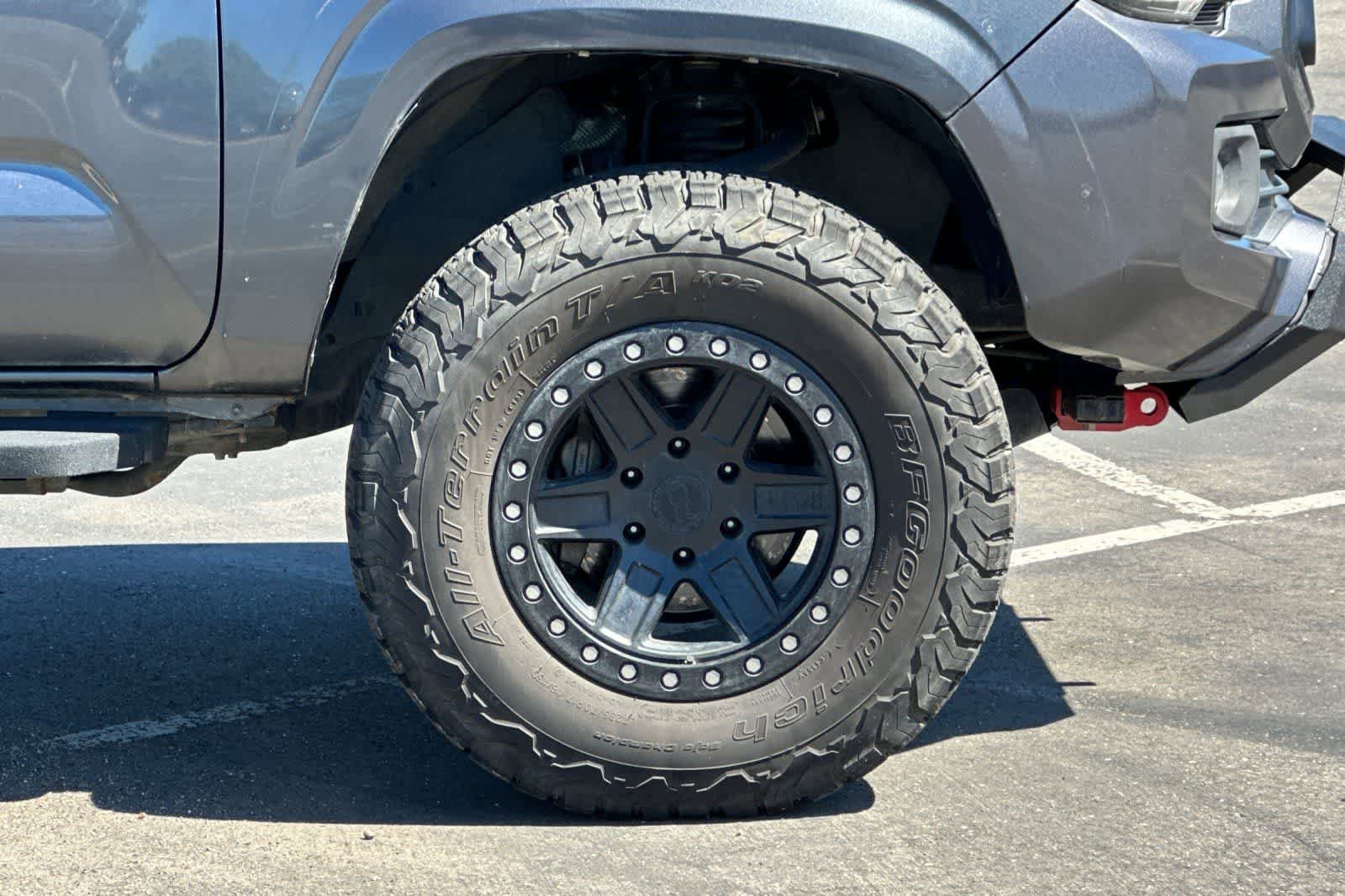 Used 2020 Toyota Tacoma SR AWD/4WD image 27