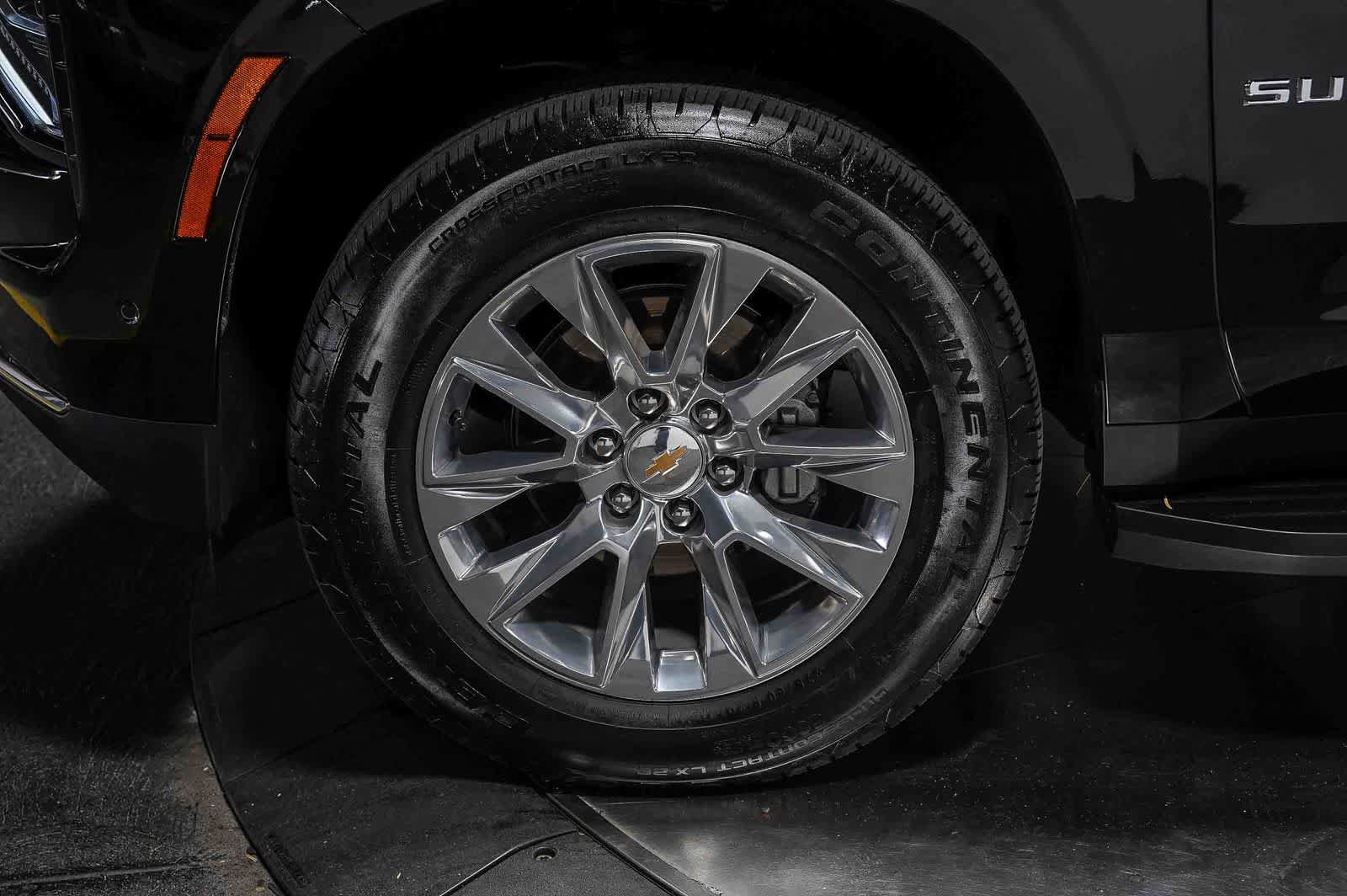 Used 2025 Chevrolet Suburban Premier RWD image 6