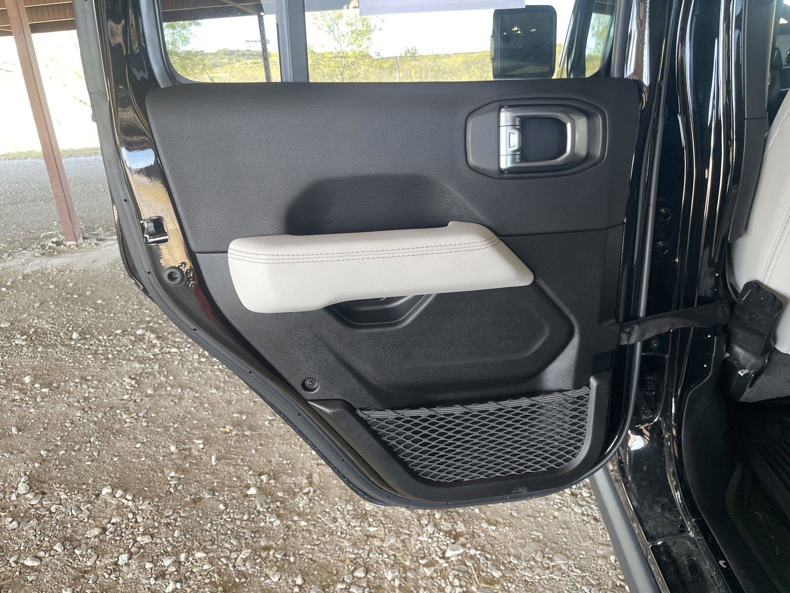 Used 2023 Jeep Gladiator Overland image 27