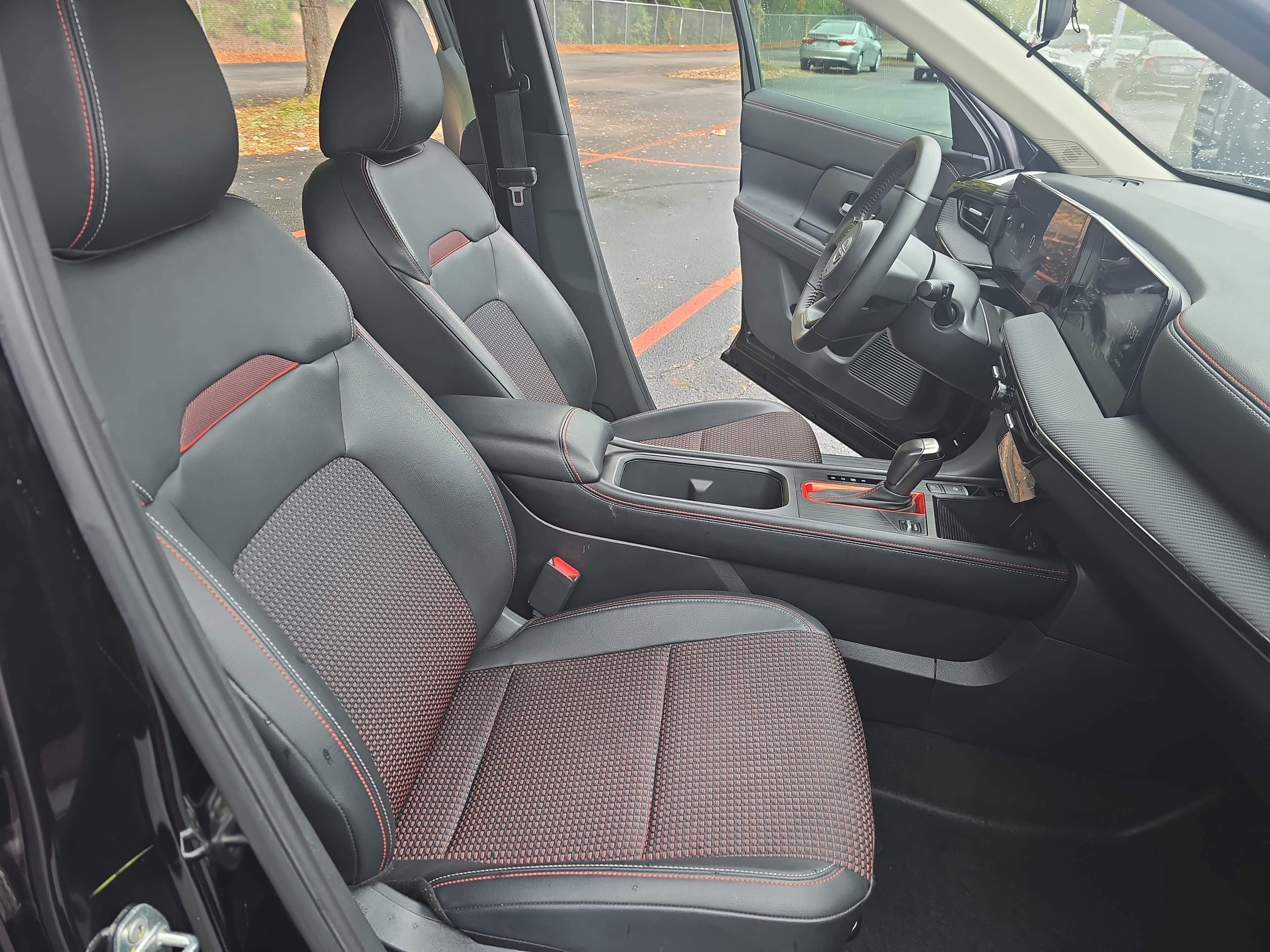 Used 2025 Nissan Kicks SR AWD/4WD image 10