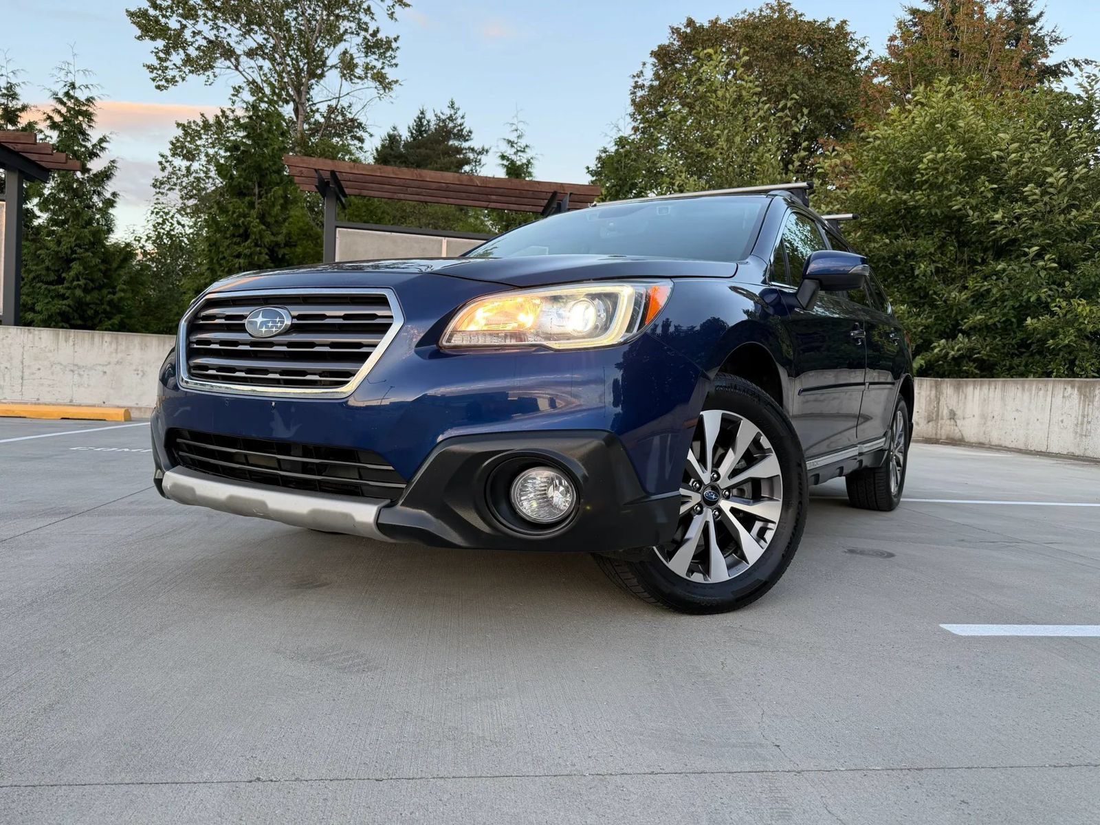 Used 2017 Subaru Outback 3.6R Touring w/ Popular Package #5A AWD/4WD image 3