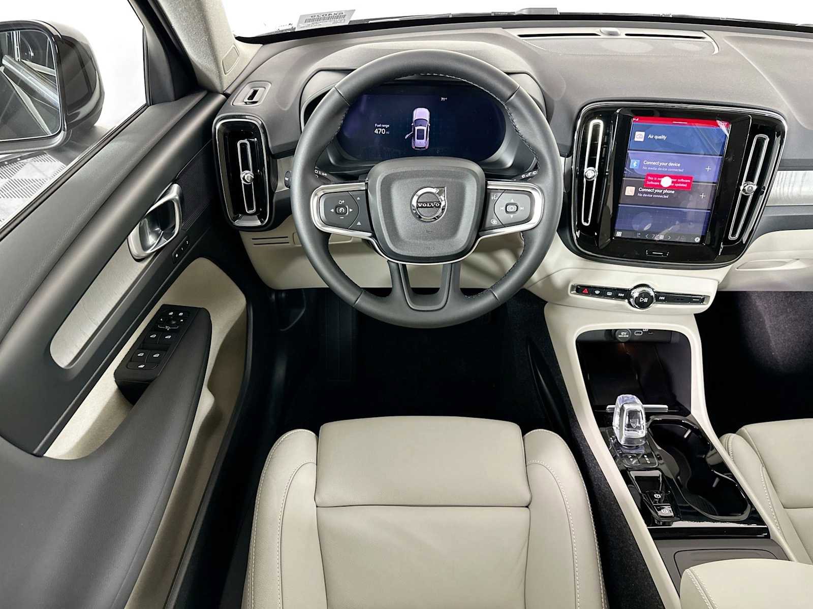 Certified 2025 Volvo XC40 B5 Plus w/ Protection Package Premier image 20