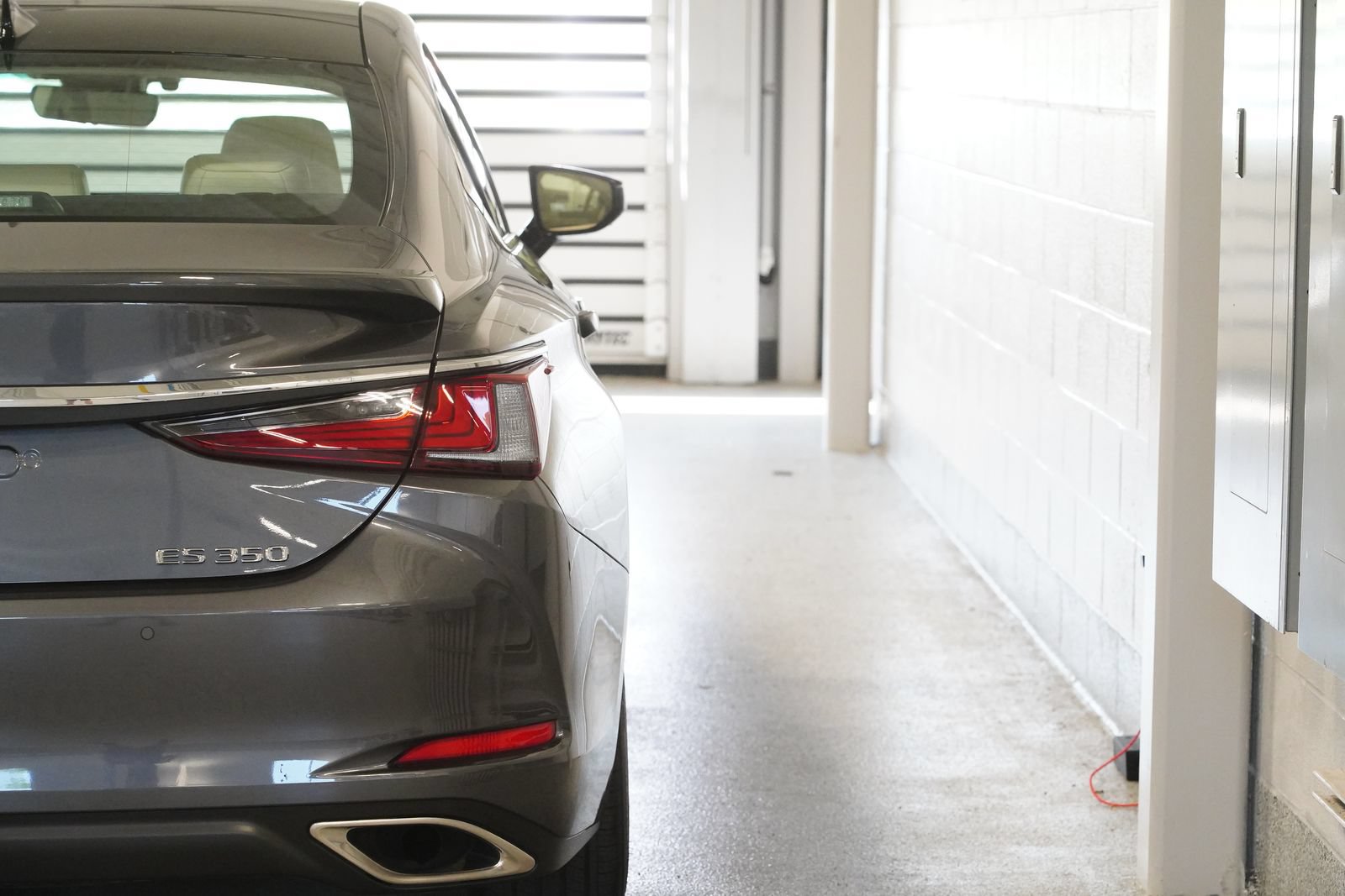 Used 2023 Lexus ES 350 Ultra Luxury w/ Accessory Package (Z2) FWD image 10