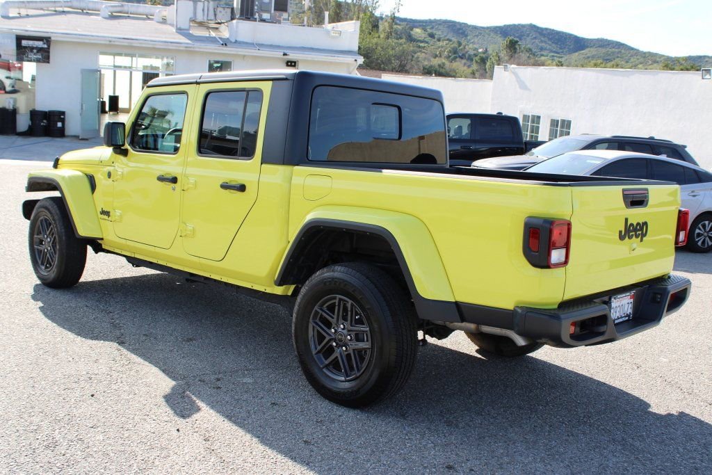 Used 2024 Jeep Gladiator Sport image 6