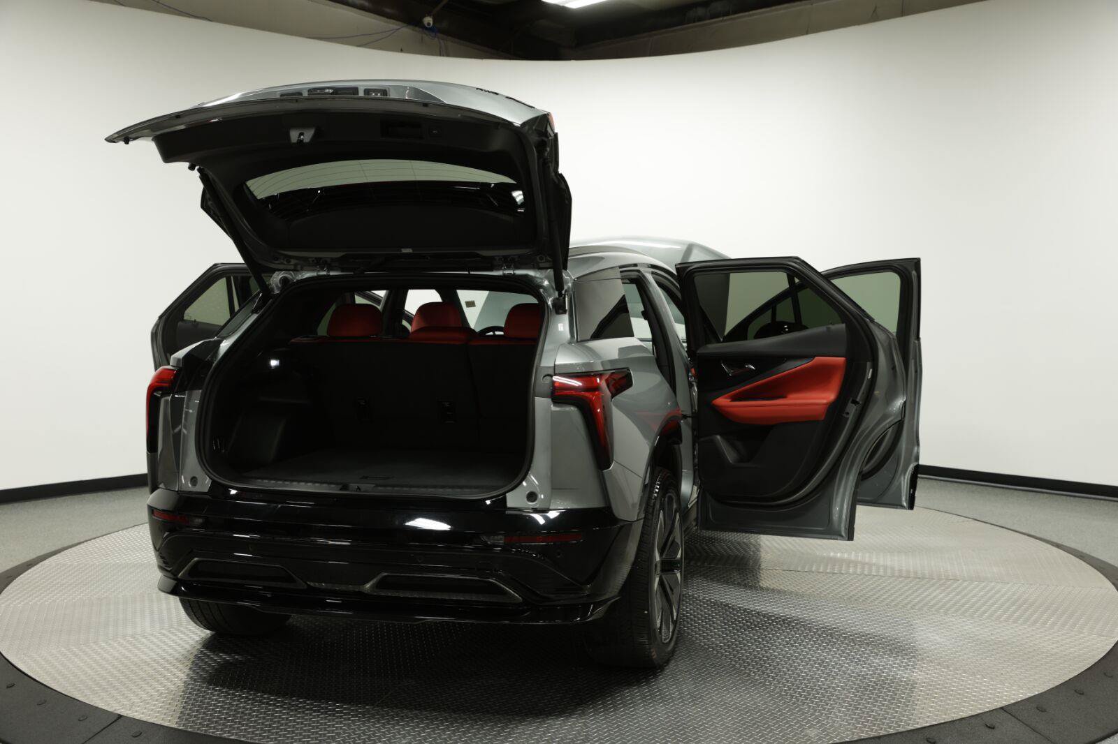 Certified 2025 Chevrolet Blazer EV RS AWD/4WD image 14