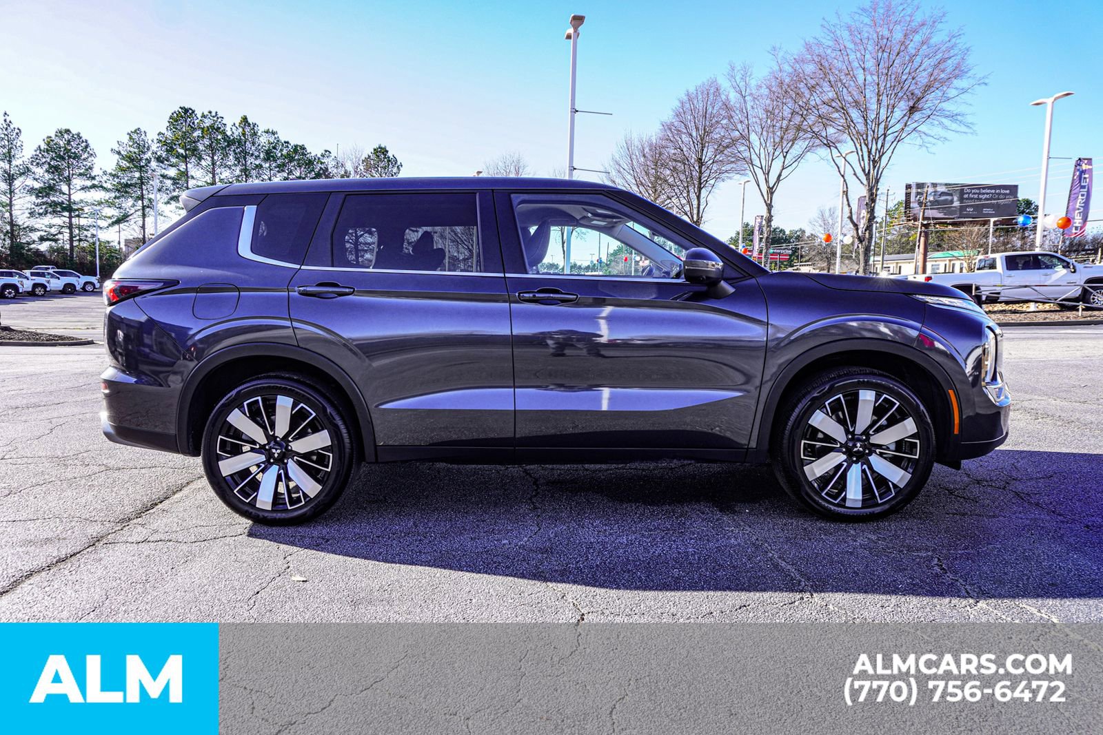 Used 2025 Mitsubishi Outlander SE image 11