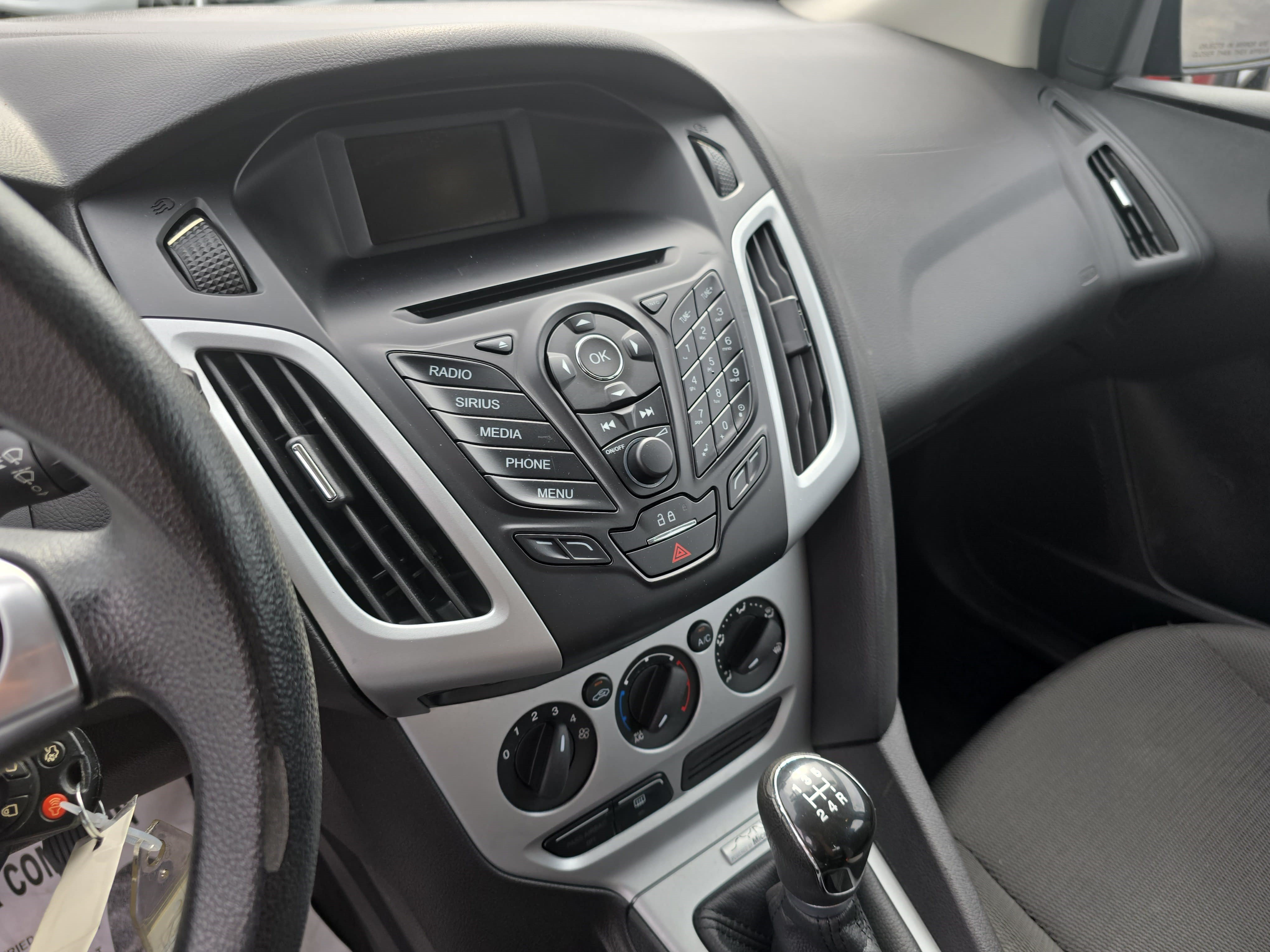 Used 2014 Ford Focus SE FWD image 19